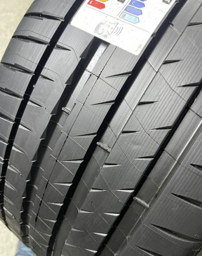 Michelin Pilot Sport 4 S 285/30 R22 101Y