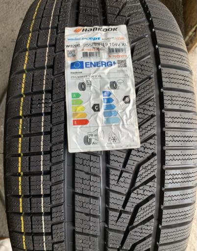 Hankook Winter I&#39;Cept Evo2 W320 255/45 R19