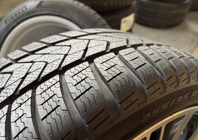 Pirelli Winter Sottozero 3 255/35 R21 98V