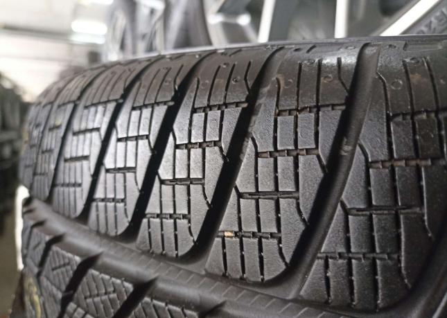 Pirelli Scorpion Winter 255/45 R20 и 285/40 R20