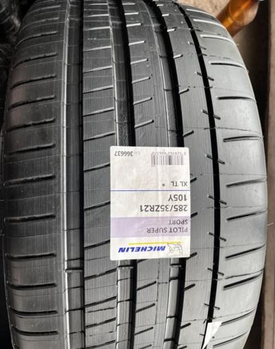 Michelin Pilot Super Sport 285/35 R21 и 325/30 R21