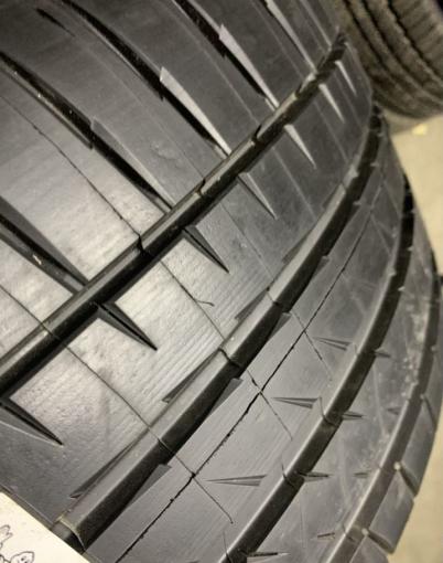 Michelin Pilot Super Sport 285/35 R22