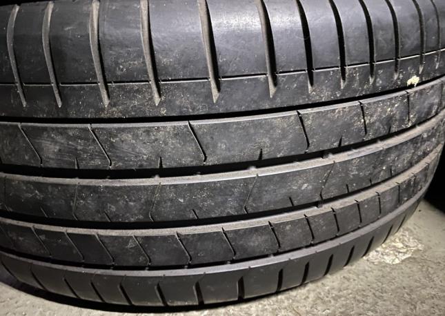 Pirelli P Zero PZ4 225/40 R19 93Y