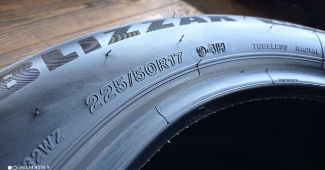 Bridgestone Blizzak LM-32 225/50 R17