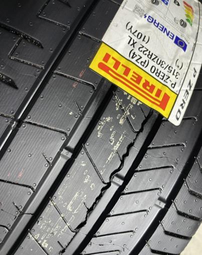 Pirelli P Zero PZ4 275/35 R22 и 315/30 R22 Y