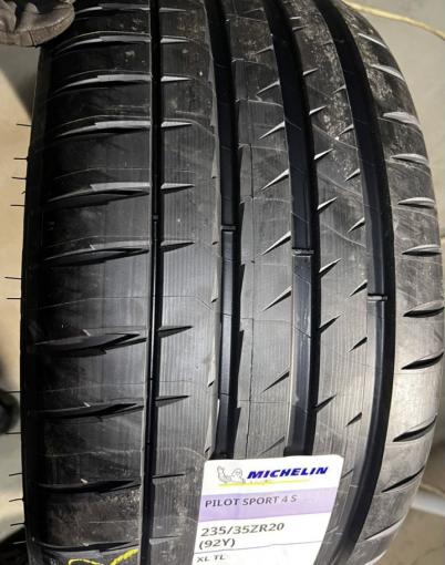 Michelin Pilot Sport 4 S 235/35 R20