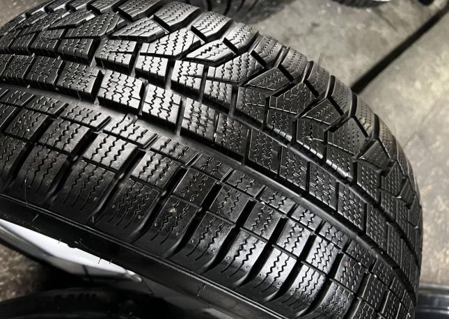 Hankook Winter I&#39;Cept Evo2 W320 215/45 R17