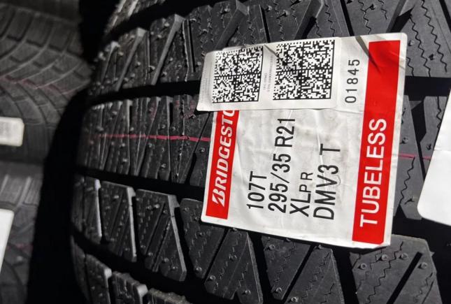 Bridgestone Blizzak DM-V3 295/35 R21 107T