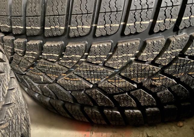 Dunlop SP Winter Sport 3D 235/35 R19 и 295/30 R19 91W