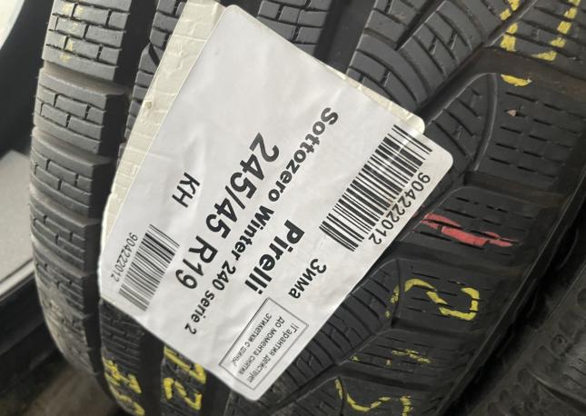 Pirelli Winter Sottozero II 245/45 R19 и 275/40 R19 V