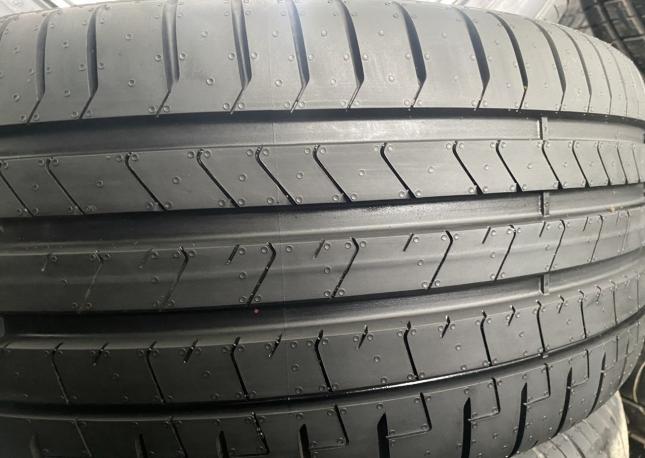 Pirelli P Zero PZ4 L.S. 255/45 R19 и 285/40 R19 104Y