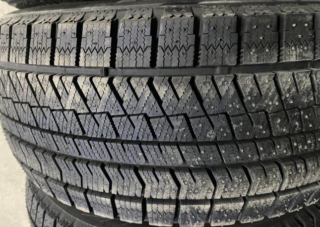 Bridgestone Blizzak Ice 255/45 R18