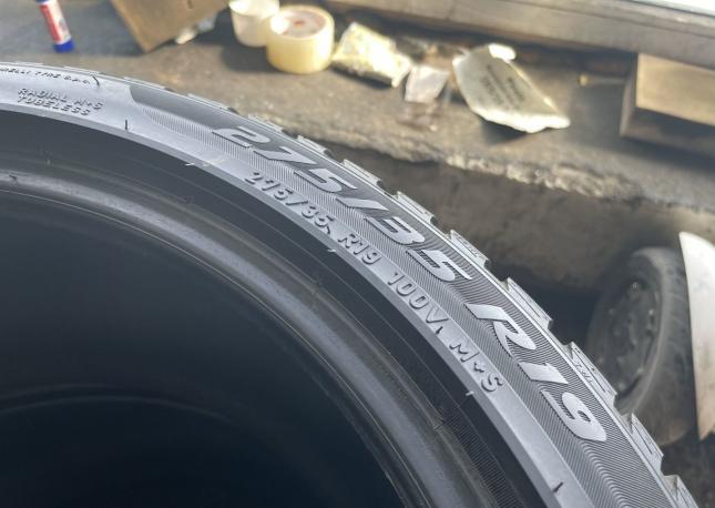 Pirelli Winter Sottozero 3 245/40 R19 и 275/35 R19 V