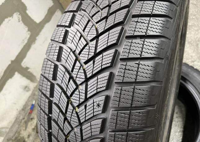 Goodyear UltraGrip Performance 255/50 R19 107V