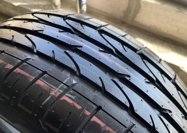 Bridgestone Dueler H/P Sport 235/45 R19 V