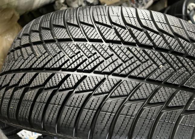 Bridgestone Blizzak LM-001 235/50 R19