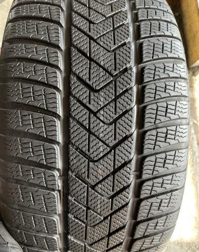 Pirelli Scorpion Winter RFT 275/40 R21 107V