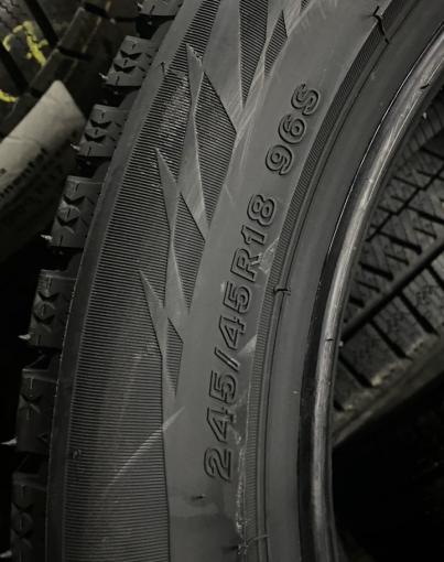 Bridgestone Blizzak Ice 245/45 R18