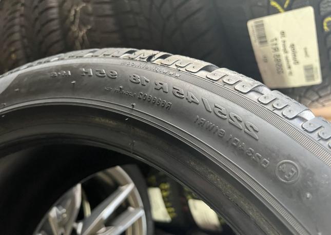 Pirelli Winter Sottozero 240 Serie II 255/40 R18