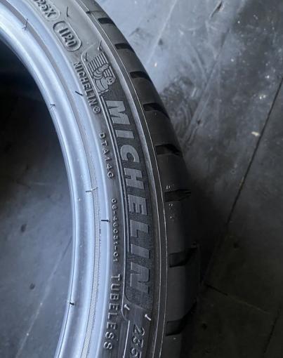 Michelin Pilot Sport 4 235/35 R19