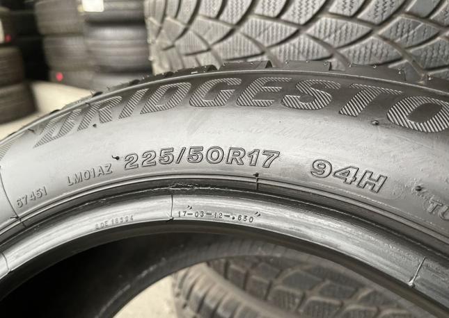 Bridgestone Blizzak LM-001 225/50 R17