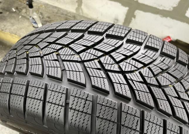 Goodyear UltraGrip Performance 255/50 R19 107V