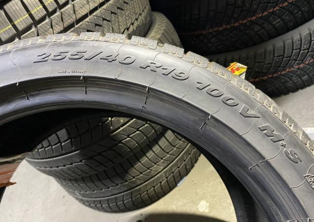 Pirelli Winter Sottozero 240 Serie II 255/40 R19 110V