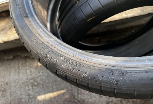 Michelin Pilot Super Sport 245/35 R21