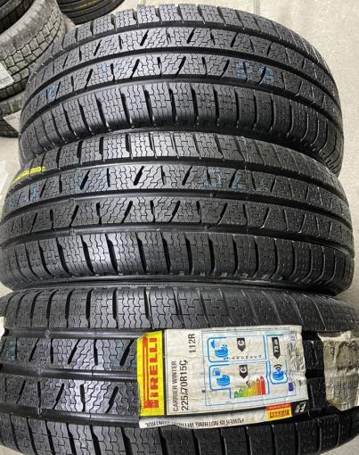 Pirelli Carrier Winter 225/70 R15C