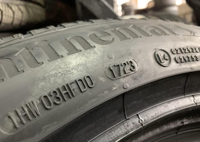 Continental ContiCrossContact RX 275/45 R22