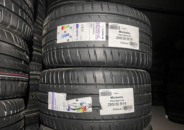 Michelin Pilot Sport 4 255/35 R19 и 285/30 R19