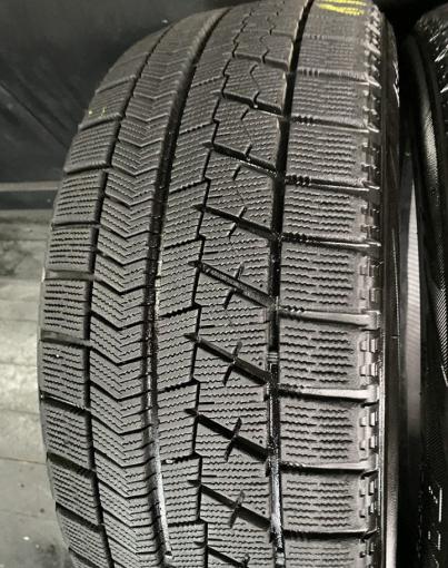 Bridgestone Blizzak VRX 215/45 R18