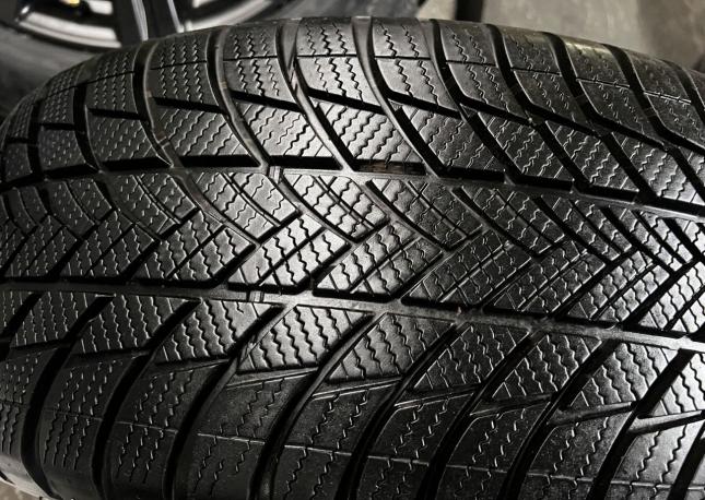 Bridgestone Blizzak LM-001 225/55 R18