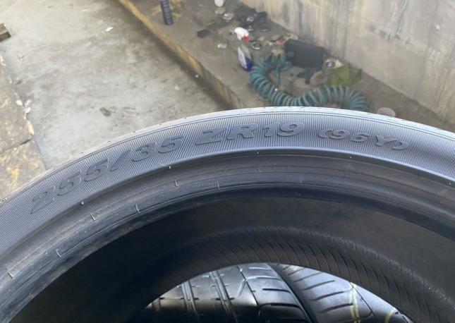 Pirelli P Zero 255/35 R19 96Y