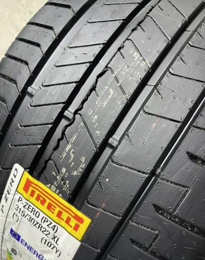 Pirelli P Zero PZ4 275/35 R22 и 315/30 R22 Y