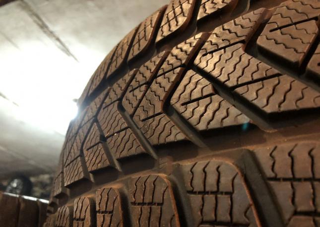 Pirelli Winter Sottozero 245/40 R18