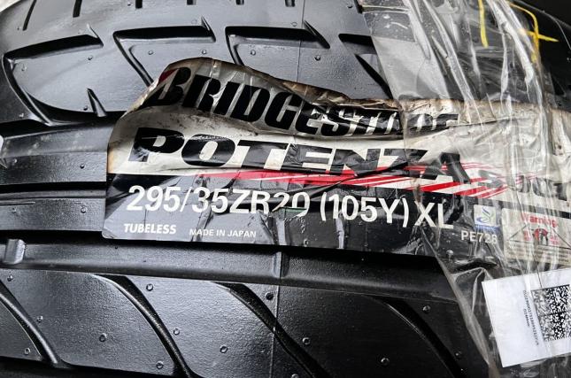 Bridgestone Potenza S001 295/35 R20