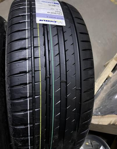 Michelin Pilot Sport 4 245/45 R19 и 275/40 R19