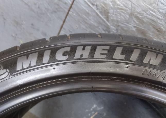 Michelin Pilot Sport 4 S 235/40 R19 96Y