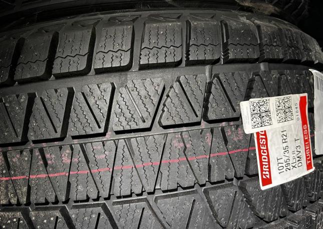 Bridgestone Blizzak DM-V3 295/35 R21