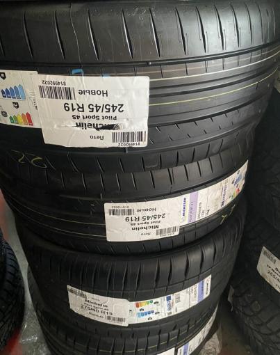 Michelin Pilot Sport 4 S 245/45 R19 и 275/40 R19