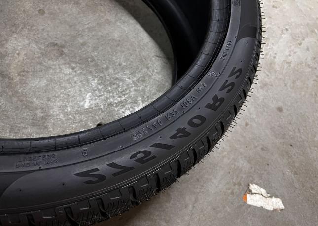 Pirelli Scorpion Winter RFT 315/35 R22