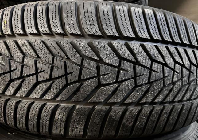 Hankook Winter I&#39;Cept Evo 3 W330A 315/40 R21 и 275/45 R21