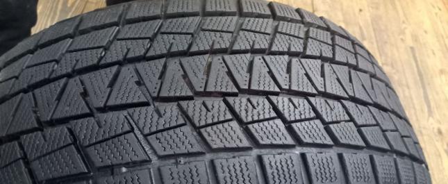 Bridgestone Blizzak DM-V1 275/40 R20 106R