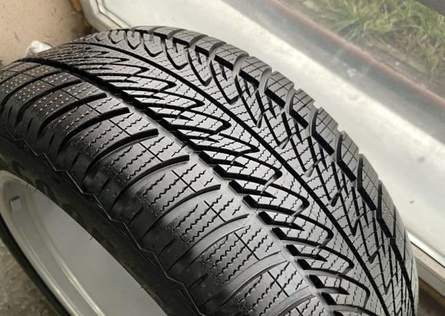 Goodyear UltraGrip 8 285/45 R20