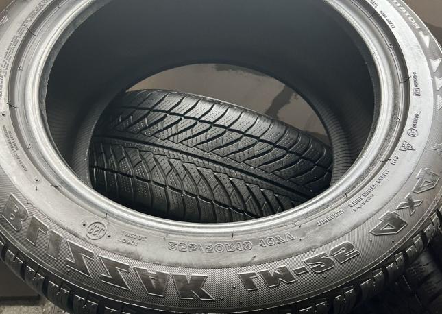 Bridgestone Blizzak LM-32 255/50 R19