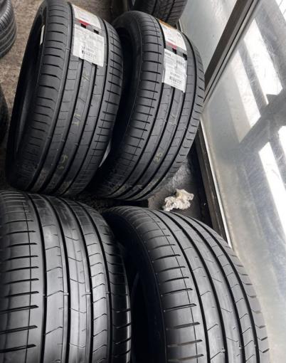 Pirelli P Zero PZ4 275/40 R21 и 315/35 R21