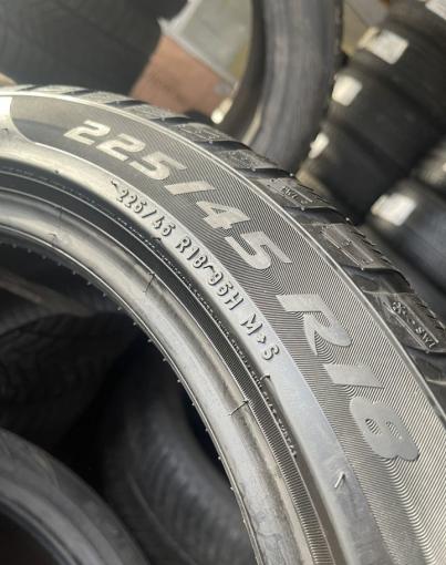 Pirelli Winter Sottozero 3 225/45 R18 и 255/40 R18 H