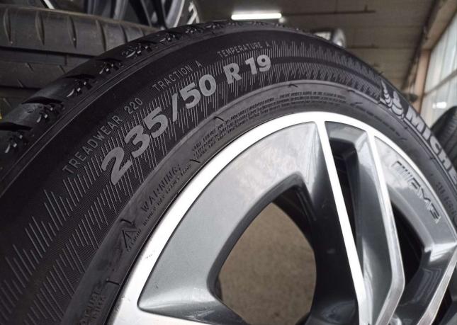 Michelin Latitude Sport 3 235/50 R19