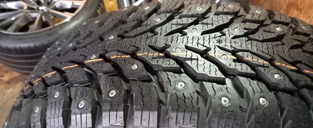 Nokian Tyres Hakkapeliitta 9 SUV 235/65 R17 108T